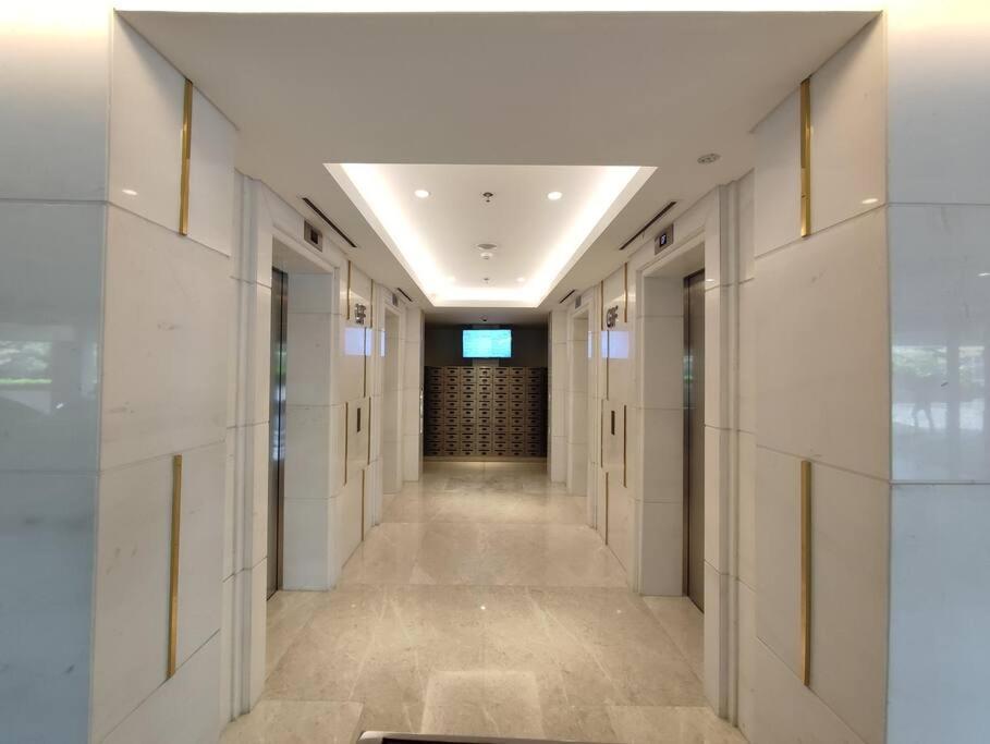 Pik Family 2 Bedroom, 5 Beds & Balcony Best View Джакарта Екстер'єр фото